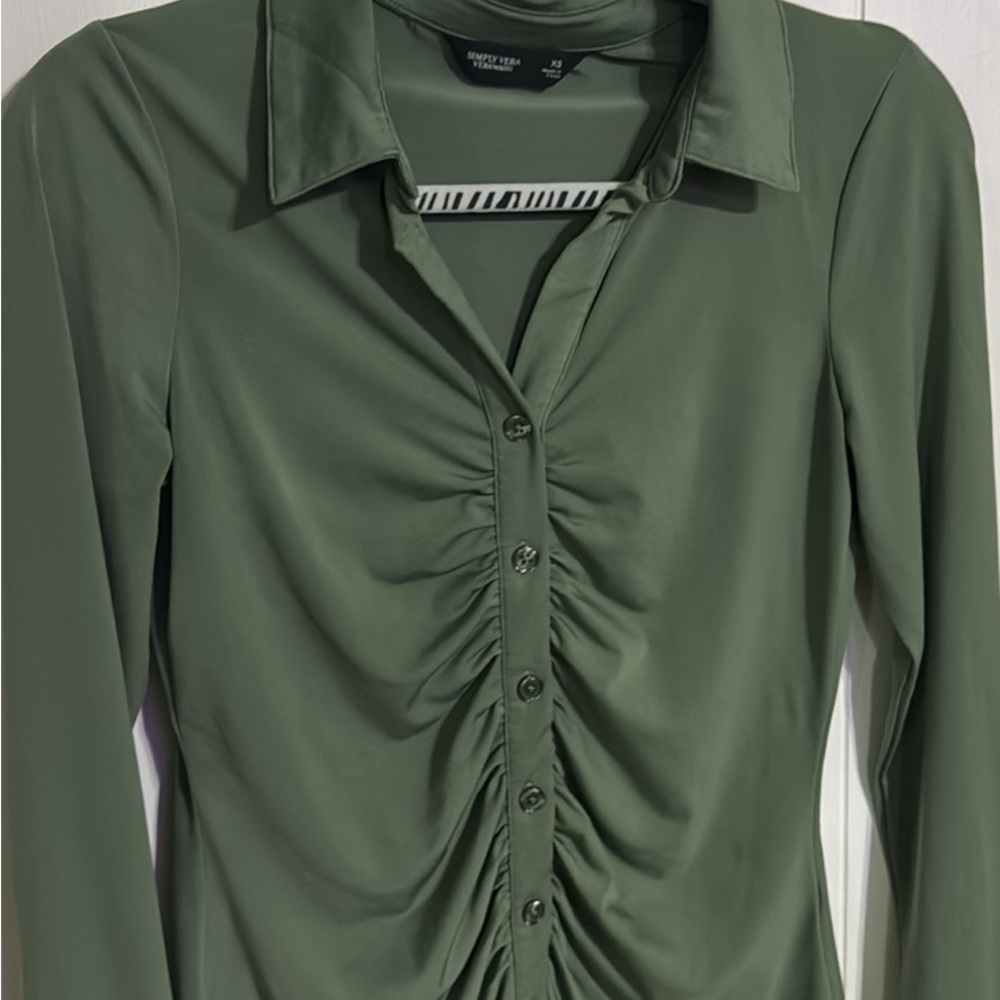Simply Vera Vera Wang Green Ruched Button Down Shirt